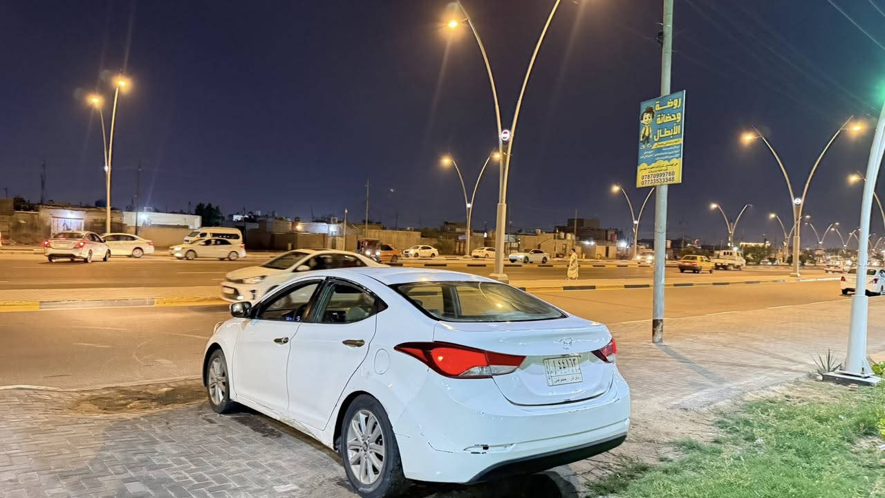 السلام عليكم الانترا موديل 2015 للبيع للسياره كماا موضحه بل صور السياره بيها ضربه جاملغ الخلفي  مكانهاا بصره حي المهندسين  ملاحضه حدك شهر احولك وره شهر ماحول واخليلك كفيل سعرها السياره 95وبيها مجال بسيط  *********** لسياره يرادلها ترتيب.
