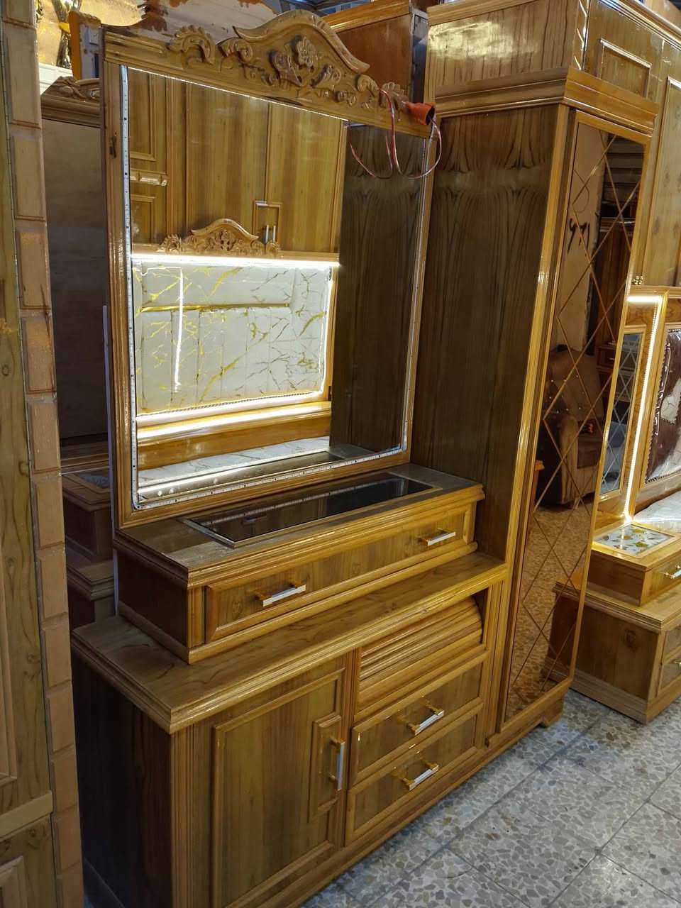 غرفه سته أبواب ملحق جديده شغل عراقي فصال تركي شغل ثكيل درجه اولى ‏‪***********‬‏
