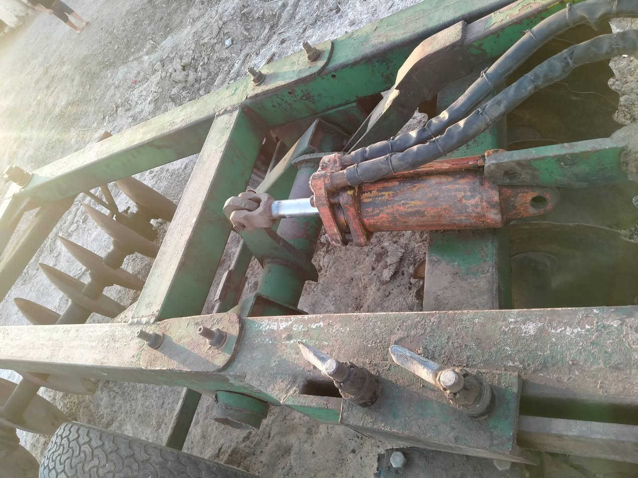 دسك البيع حجم 16نضيف جاهز العمل مكان كوت قظاء الأحرار ***********
