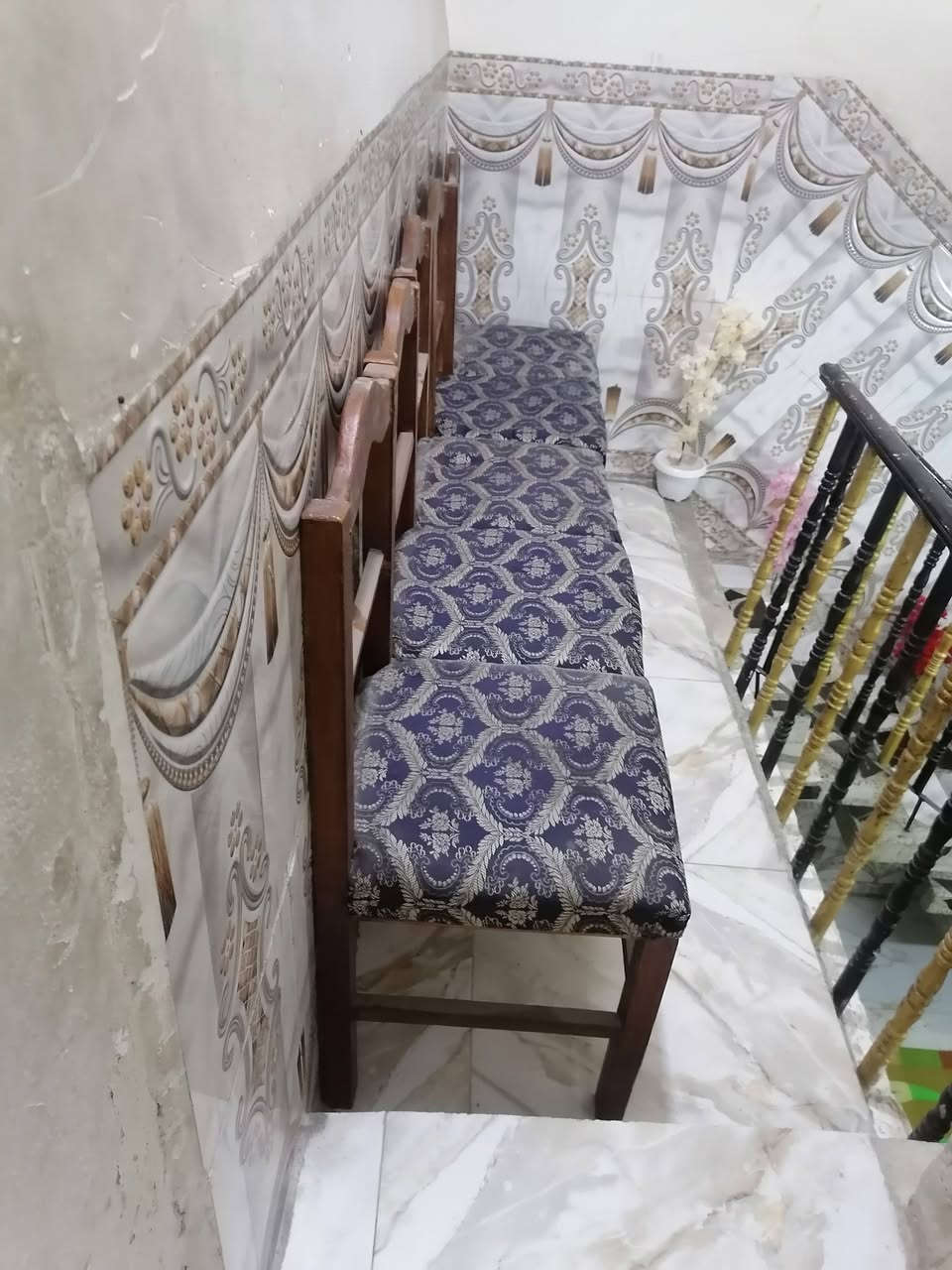 للبيع كراسي صاج بدون اي ضرر ومغسله مكان جكوك سعر 60كلهن ***********
