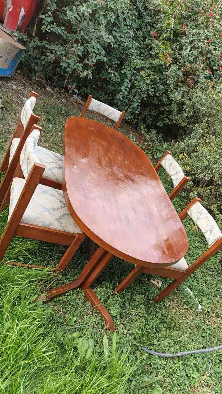 للبيع ميز طعام صاج ٥ كراسي اي استفسار اتصل *********** منطقة طليحة
