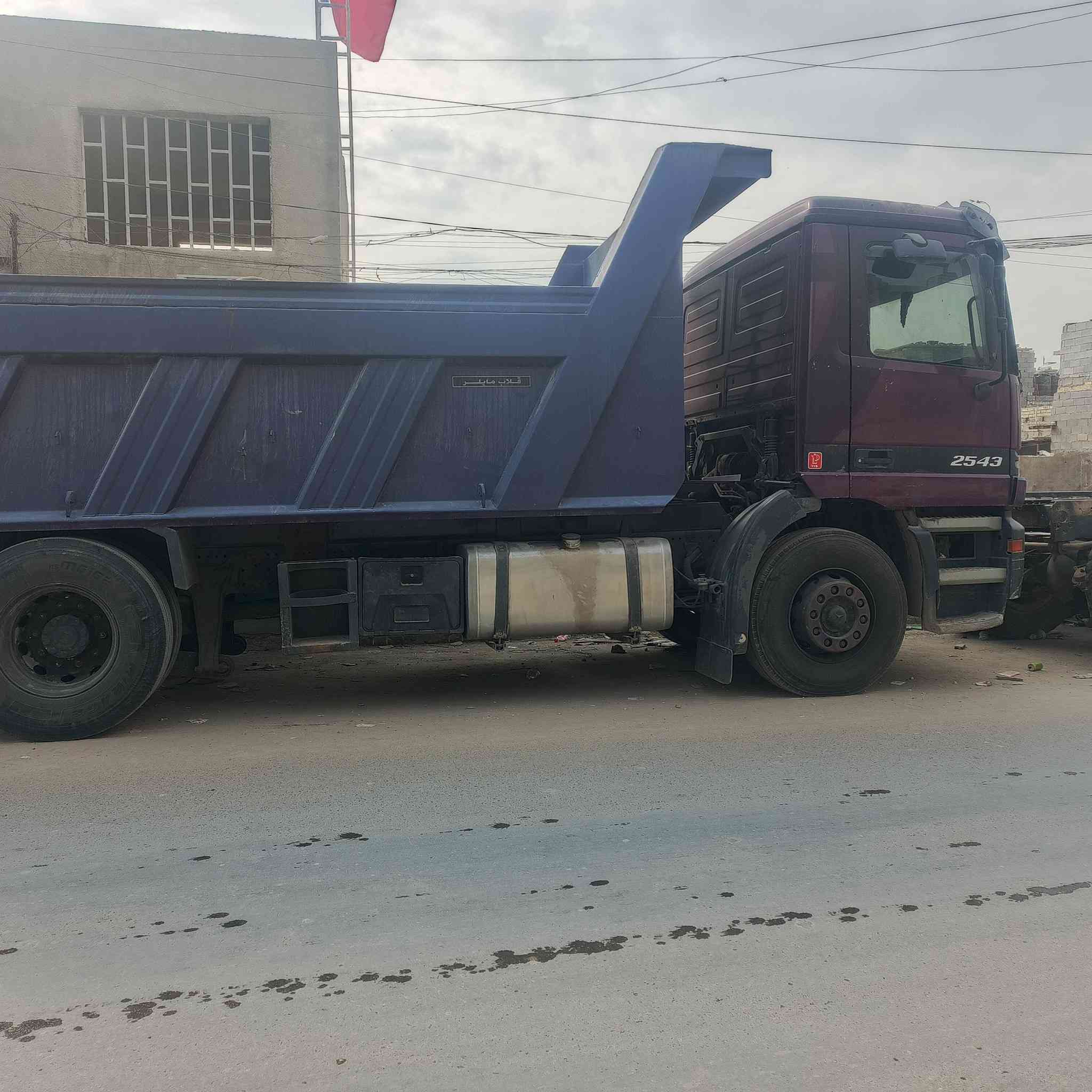 سلام عليكم الغوالي
اكتروز موديل 2000 
رقم سليمانيه بسمي 
السياره خير من الله 
بس الماشر بدون دواخل 
يعني بلاديه السياره
قلاب  مال طابوق 
جوبلس خلفي ورك امامي 
دسك بريك الحمدلله  
هاذ رقمي  ***********
السعر 250 بيه مجال شي بصيط
