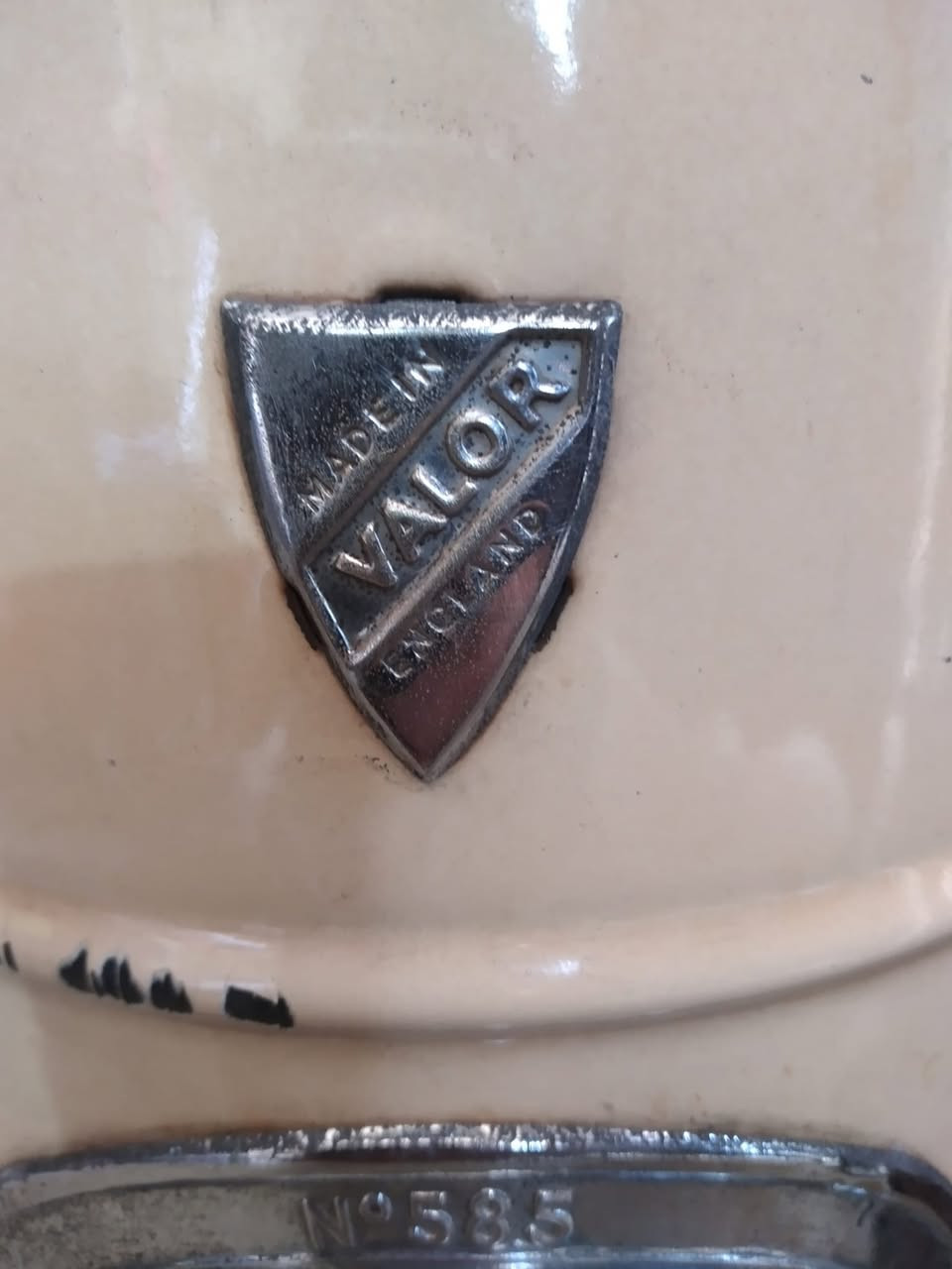 صوبه انكليزي قديم (  VALOR   فالور  الشجاعة  )
 خزان  نحاس
شرط الشغل والنظافة عالية


**إذا كنت صاحب هذا الإعلان وتريد حذفه لأي سبب، رجاءا أرسل رسالة إلى الدعم الفني**