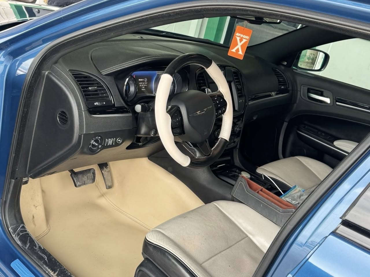 للبيع كرايسلر 300S .
الموديل : 2021  . (خليجي) . 
العداد : 75 الف
المحرك : V6 . 3.6L 
 
المواصفات :
* پانوراما . 
* رادار مع مانع تصادم . 
* نقطة عمياء . 
* حساسات امامية . 
* مصابيح امامية زنون مع LED . 
* ويل قياس 20 أنج . 
* حساسات خلفية . 
* شاشه كبيرة مع نظام ملاحة نفكيشن GPS .
* سستم صوت الپاين مع سماعات بريميوم .
* مقصورة الركاب من الجلد الفاخر .  
* المقاعد الأمامية كهربائية . 
* ذاكرة لحفظ وضعيات الجلوس (ميموري) . 
* مقاعد أمامية تبريد وتدفئة . 
* مقاعد خلفية تدفئة . 
* تشغيل عن بعد . 
* ستيرن كهربائي . 
* تدفئة ستيرن . 
* محدد سرعة . 
* تلفون بلوتوث . 
* كاميرا خلفية .
* مرايا متحسسة للاضاءة العالية .
* كير شفتر بالستيرن . 
* دخول ذكي
السعر 325 ورقة وبيها مجال 
مكان السيارة كركوك 
الرقم ***********
