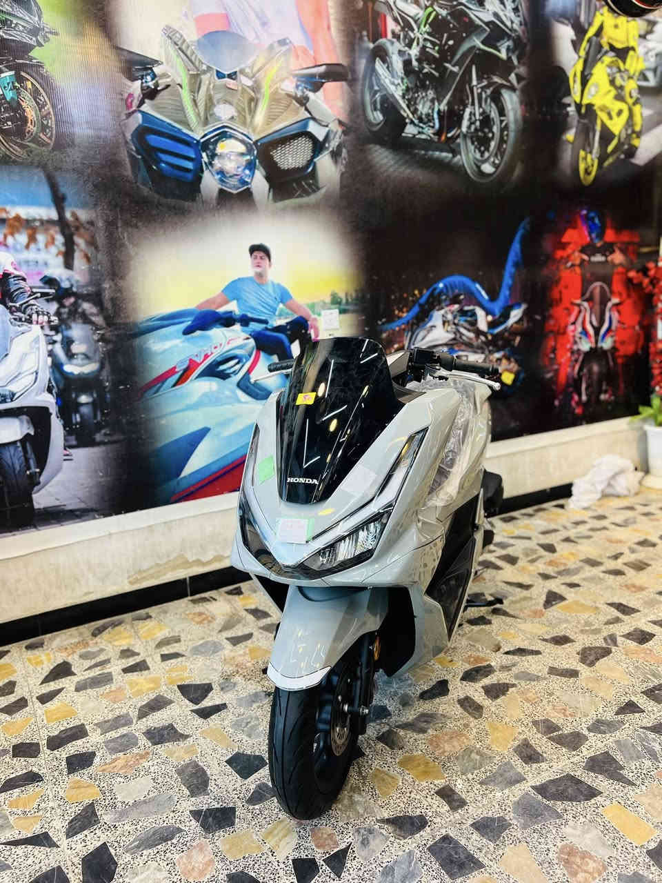 جمال البيسي اكس الجيل خامس الشركه الزيرو✅🇯🇵

معرضنا دائما متئلق بلقطع الوكاله ☝🏻☝🏻

عنوان:شارع الفلاح قطاع ٢٤ ركن شارع الاخشاب 👍

للستفسار:📞***********📞 تصال او مراسله واتساب فقط فقط فقط👍❤️
