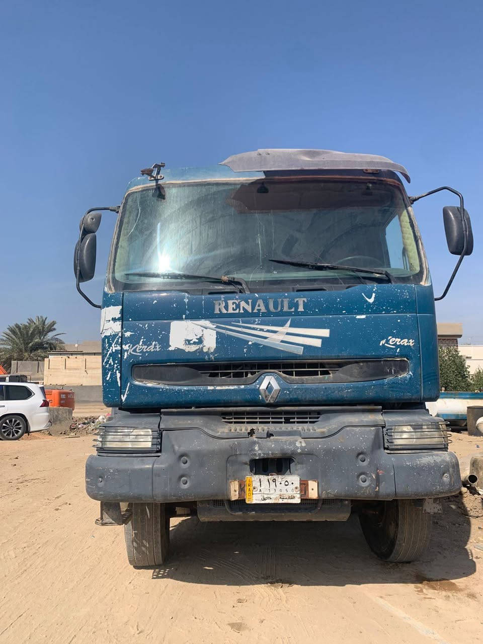 اسلام عليكم رينو قلاب للبيع بم ونوزل ٤٠٠ بلادي رقم قادسيه مجموعه جي اف موديل ٢٠٠٣ اصل ومعلايه ٢٠١٣ مكانها واسط $٣٣٠ وبيها مجال  ***********
