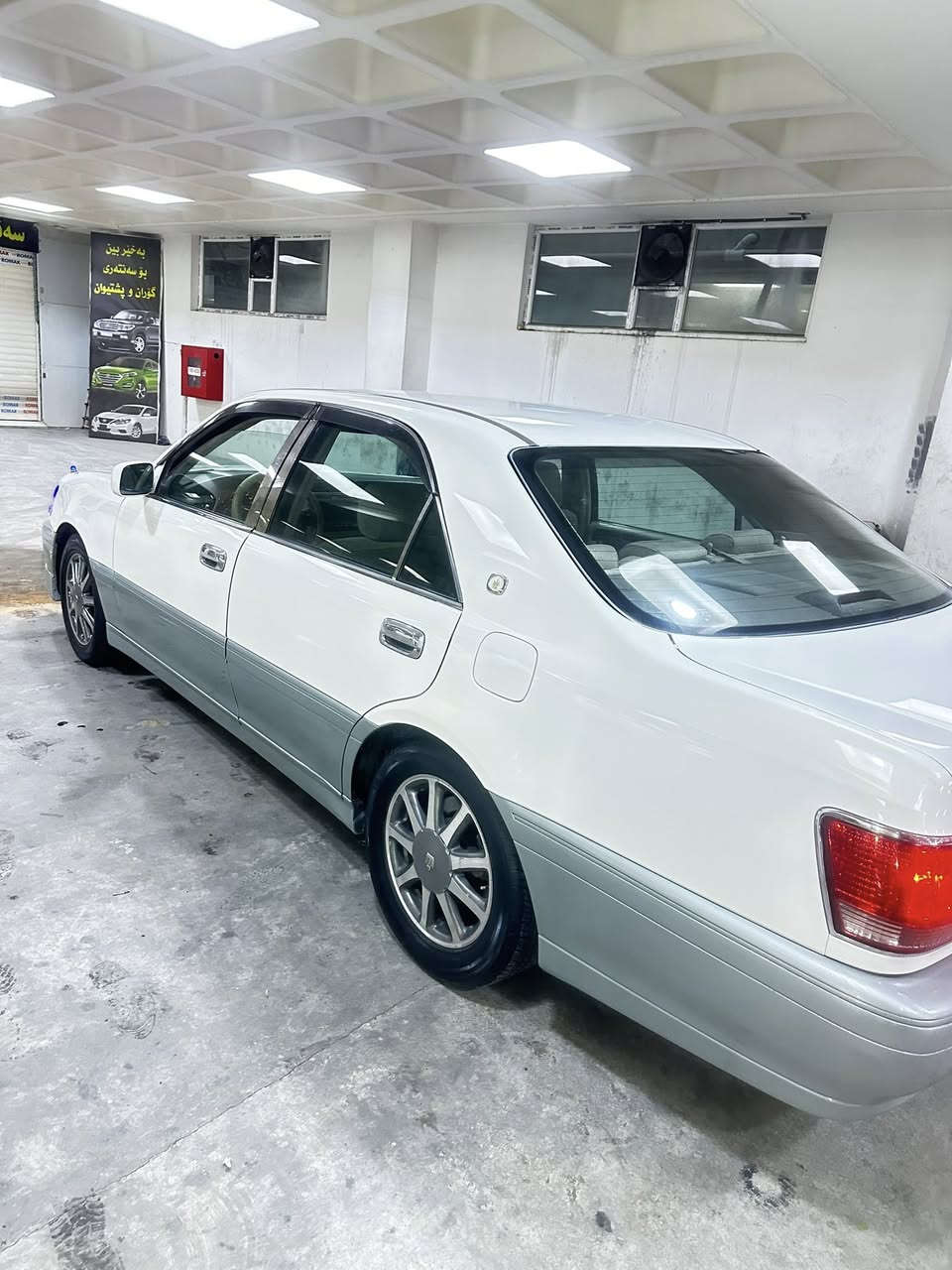 سلام عليكم كراون ملكه للبيع رقم سليمانيه موديل 2003 كرستال اصل 3 دكم 
سعر 145 ورقه بيهه مجال. تحوير نجف فوك جوه 
عنوان كلار *********** اخوكم ابومحمد
