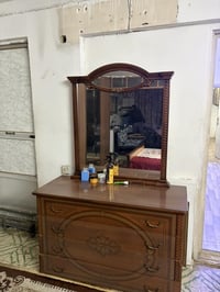 غرفة مستعملة للبيع فراش مع ثنين كوميدي  كنتور  ميز تواليت   السعر ١٥٠ ...