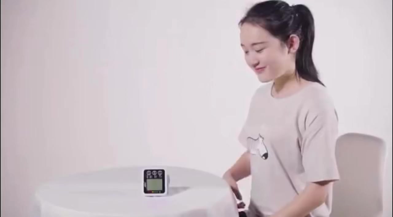 ✨💙 خليك مطمّن… صحتك بين إيديك بكل سهولة!

جهاز قياس ضغط الدم الإلكتروني للرسغ الناطق بالعربي، رفيقك الصحي الذكي اللي يعطيك قراءات دقيقة وسريعة بأي وقت ⏱️

🔊 صوت ناطق بالعربية يساعدك تفهم نتيجتك بدون أي مجهود
📟 شاشة LCD كبيرة ومضيئة لقراءة واضحة حتى بالإضاءة الضعيفة
👜 حجم صغير ومحمول… خليه معاك بالسفر، بالعمل أو بالبيت بكل سهولة
يوجد توصيل لكافة المحافظات والدفع عند الاستلام
صحة قلبك أمانة—وخليك دايمًا على اطلاع على ضغطك بدون تعب أو زيارة للمراكز! 🌿


**إذا كنت صاحب هذا الإعلان وتريد حذفه لأي سبب، رجاءا أرسل رسالة إلى الدعم الفني**