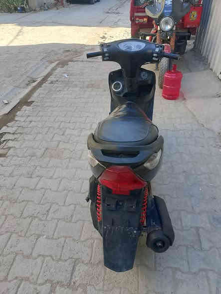 سلام عليكم دراجه ماكس ثعلب كلش حلوه ونضيفه مناقصهه شي مال جناي لا تنقيص ولا نضوح دراجه كلش حلوه ومتعوب عليهه سلف هندر اشاير كلهه شغله السعر 600العنوان بغداد الحريه الشراي يتصل ***********
