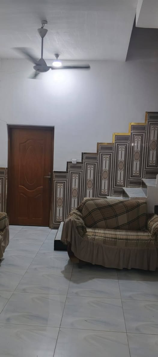 #للبيع

بيت بالشراگية السادسة مساحته ١٢٠م قرب مدرسة المائدة بناء ٢٠٢٣ مسلح طابق + قاعة وصحيات فوگ .
الطابق الارضي فيه غرفة وبراني وصالة ومطبخ وصحيات داخلية وخارجية .

#السعر ٧٧ مليون مع المجال .

#للاستفسار اكثر يرجى مراسلة الصفحة او الاتصال على الرقم *********** او زيارة مكتبنا الواقع في : السماوة - حي العسكري - مقابل صيدلية التفاح الاخضر ومجاور صيدلية الاريج .
