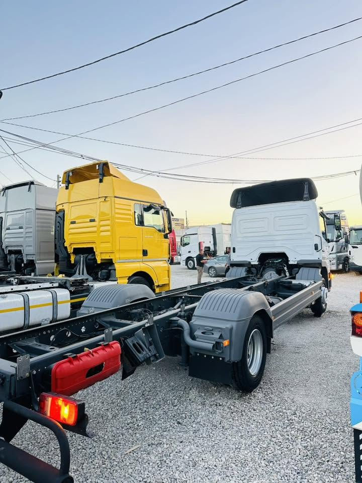معرض بابل.سليمانية
موديل ( 2012)🇩🇪
حجم  (1224)V6 
ماشية (500km)
طويل (7.25م)🚚
مواصفات (فول)
سنه وية(جديدة)
العنوان سليمانية📍
مكفول كفالة عامة
سيارة لوك جديدة
   السعر (👍)
***********
***********
☎️☎️📞📞
