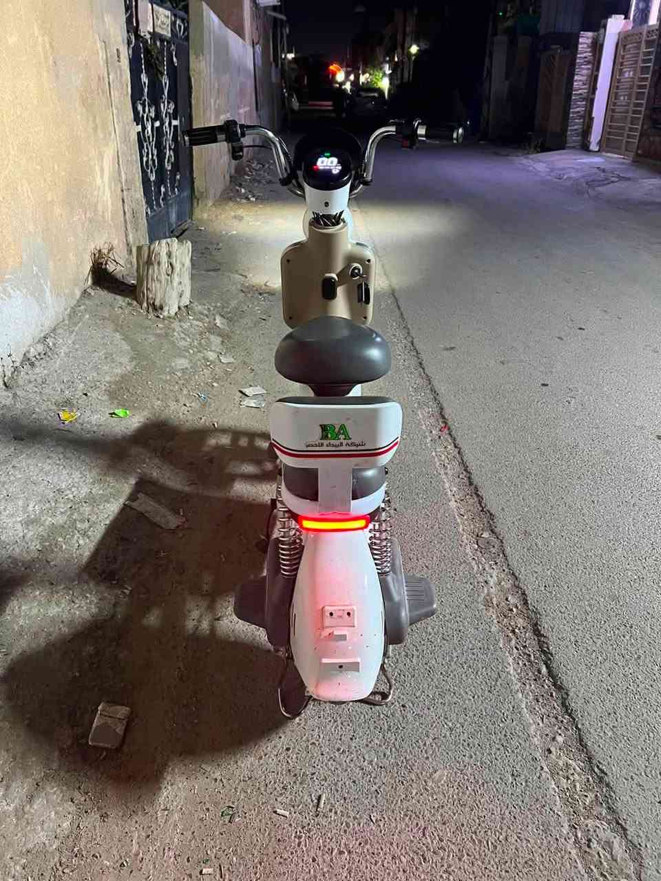 السلام عليكم للبيع دراجه شحن الدراجه خير من الله بطارياتها جديده او كهربائياتها كامله تشتغل على الكارت او أسويج او بيها قفل تاير خلفي او سماعه بلوتوث السعر225او بيها مجال التواصل على هاذا الرقم***********
