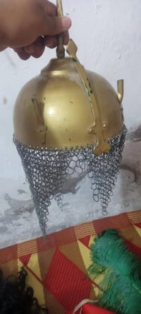 بدلة كاملة • خوذة • حي اور