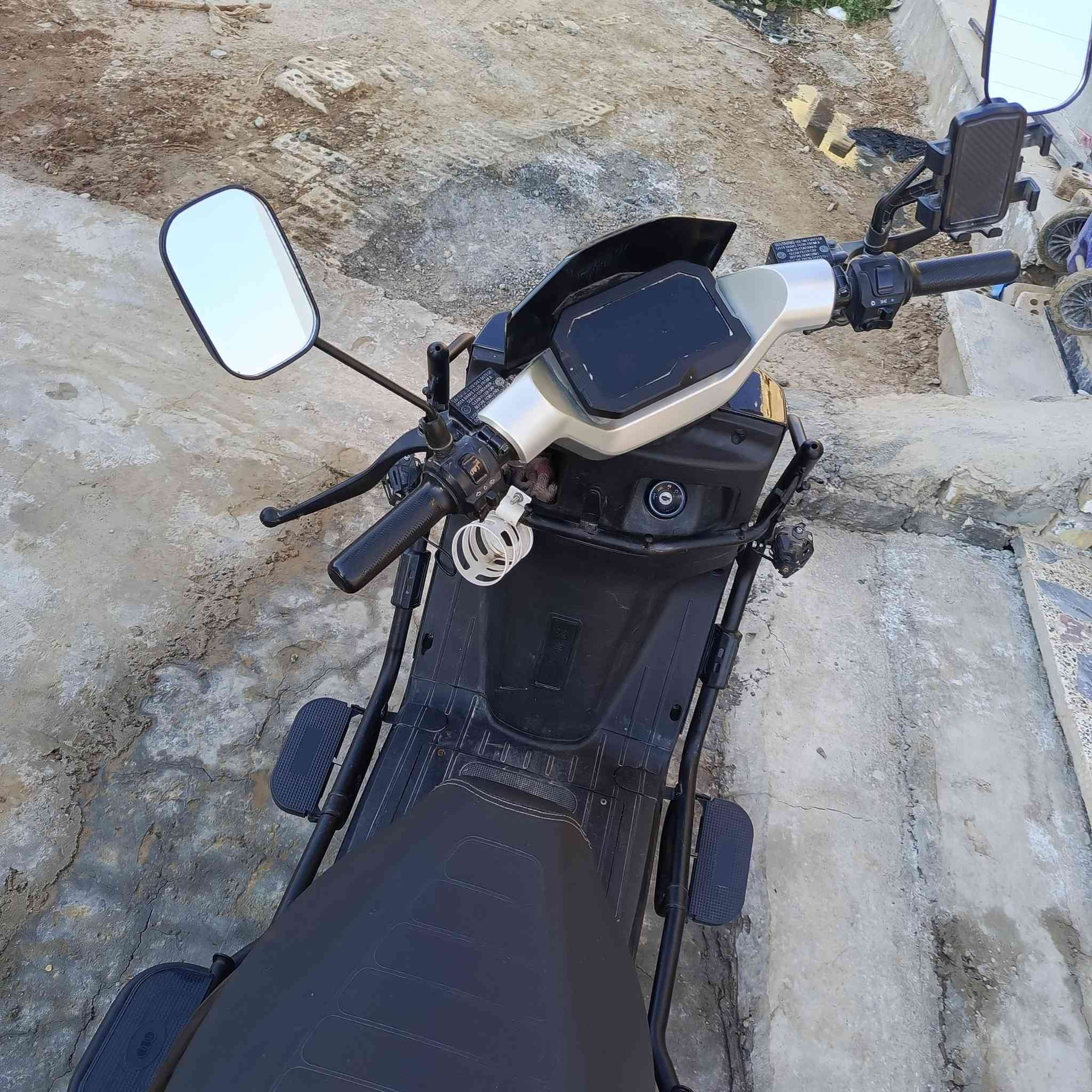 سلام عليكم دراجه شحن سكنس 6 بطارت 32 امبير
تاير 10 دبل هايدروليك
دبل الخلفي غاز
بريك دسك 
نضام R
نضام P
لايت عالي و ناصي 
دبل رماش 
صطاب بريك 
زنون دبل امامي و خلفي 
ستان مبايل 
اليثوم جيب وشد 
ام بي ثري بلتوث


**إذا كنت صاحب هذا الإعلان وتريد حذفه لأي سبب، رجاءا أرسل رسالة إلى الدعم الفني**