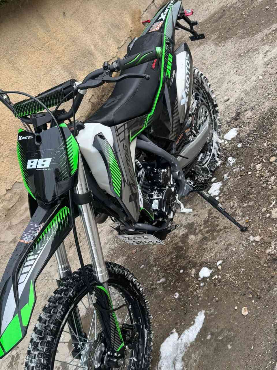 اكس موتوس مديل ٢٥  محرك ٣٠٠  نازلة من الشركة النور قبل سبوع جديدة كاملة شخط مابيها مرقمة اربيل وسنوية مكاني بغداد جديدة سعر١٥  ورقة وبيها مجال ***********
