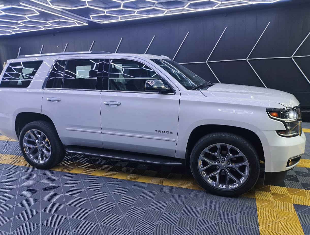 تاهو خليجي مكفولة موديل 2018  برايمر سيارة جديدة على وضع الشركة 
ماشية 106 الف كيلو متر . رقم سليمانية .مكان السيارة البصرة والسيارة بااسمي تحويل ثاني يوم 
مواصفات 
فتحة سلايت رف 
رادار أمامي + جانبي 
دواخل جلد قرميدي المفضل 
-كشنات تدفئة وتبريد
-اشارات ترحيب بالابواب
-بصمة تشغيل والأبواب 
-كانرة خلفية دواره 
-تحكم بدواسة البريك كهربائيا من الداخل+ تحكم باأنارة الداخل 
-اشارات جانبية بالمراية +صندوق كهرباء + كروس سرعة +اشترت كهرباء 
-تدفئة استيرن
-  5   بصمات 
-داتة شو
-فور ويل + ويل 22 الشكل المرغوب 
-حساسات أمامية + خلفية 
- تثبيت سرعة + تشغيل عن بعد 
-ثلاجة + مراية شفط 
-كشن السائق رجاج عنده الخروج عن المسار 
- كراسي الخلفية كهرباء
مواصفات البرايمر معروفة 
مكان السياره البصرة 
السعر  398
رقم التلفون ***********
