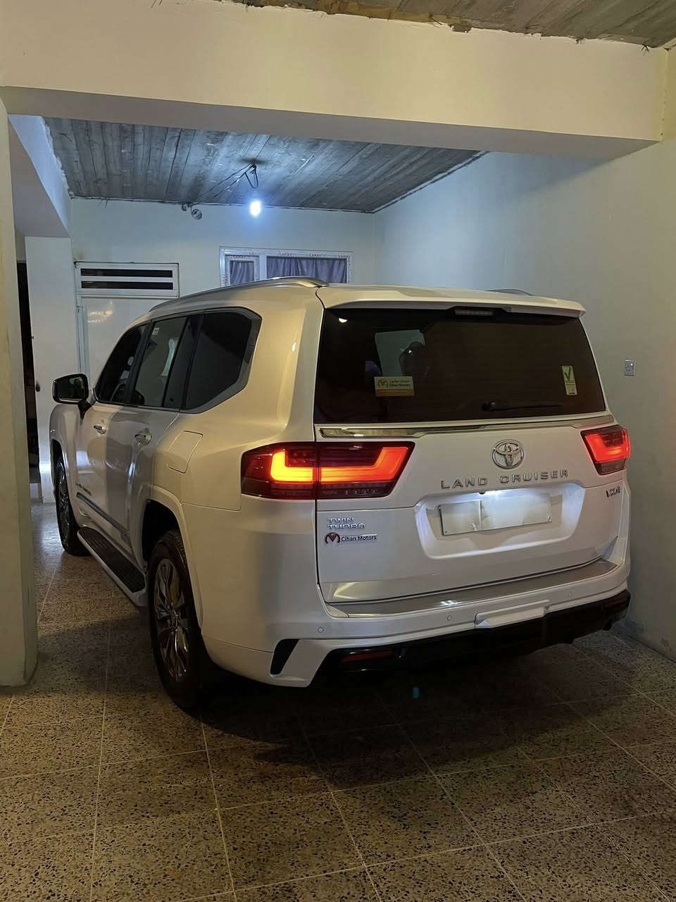 بسم الله الرحمن الرحيم 
TOYOTA Land cruiser 2024  VXR Twin Turbo
     📦7,000 km   
🔻ارخص سعر بكل العراق
(توین توربوو) VXR 
سعر 900 $ 🔻💣
☎️***********☎️

‏‎سنة الصنع:2024 
‎‏‎ضمان شركة جيهـان
كل غراض بلادي موجود
باب شفت
٥ كاميرا 
ماشييه 7 الف  كم حقیقی بشرت 📦📦
‏‎المواصفات :
- محرك 6 سلندر 3.5L توربوو
‏‎- فتحة سقف ( سلايد ) 
-٣ شاشات 
- شاشات ترفيه خلفية
‏‎- مقاعد جلد 
‏‎- مقاعد كهربائية 
- مقاعد امامية تبريد 
- ⁠تبريد وتدفئة امامي خلفي 
‏‎- بصمة الابواب 
‏‎- صندوق كهربائي
‏‎- مصابيح LED و زينون
-7 راكب 
-شحن واير ليس 
-حساس امامي خلفي 
‏‎- حجم العجلات 20 inch 
———————————
‏‎ 
‏‎باسمي السنوية بشرط تحويل و خرامة 
نفسي يوم /تحويل و وكالة حاظر 
مكانك /داخل سليماني
☎️***********☎️

