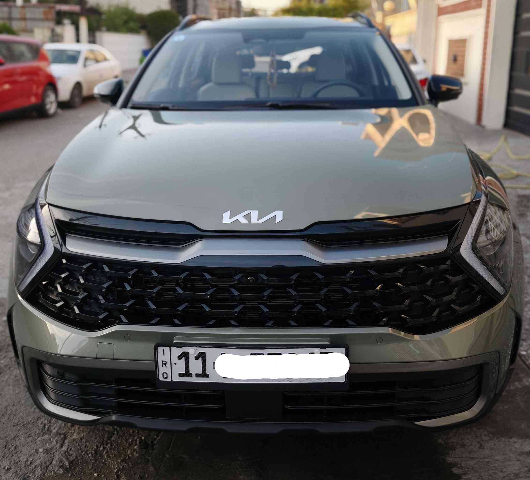 كيا سبورتج 2024 خليجي حجم لارج هايبرد لون زيتوني  رقم بغداد سنويه باسمي ماشيه (12) الف كيلو مواصفات الفول الفول VIP مكفولة من كل شي بدون رصعه او شخط
عنوان الجادرية 

مواصفات
محرك 2000 هايبرد
بنوراما 
هاندر بريك بصمه + اوتو هولد + مانع نزلاق + مانع نحدار 
كير ماوس
جنطة كهرباء
شاحن واير ليس للهاتف النقال ستيرن رياضي D + شفتات ستيرن 
لايت وبكلايت فول LED
حساسات امام وخلفي 
كامرات عدد 4
جام سايق وبصفه دبل جام للعزل صوت
رادار امامي وخلفي وجانبي مع تحديد وتنبيه الخروج من المسار مع توقف ذاتي لتجنب الاصطدام
داخل لونين اوف وايت وازرق مع تطعيمات بيانو بلاك
كراسي كهرباء مع ذاكرة وتدفئة وتبريد  الكشنات الإماميه. والخلفيه تدفئه 
تحكم بكرسي بصف سايق من الخلف
تحكم دشبول لمس كامل مع انارة متغيره من الشاشه
سستم صوت هارمن كاردن
شاشه متصله مع العدادات
ايرباك 10 

*********** واتساب
