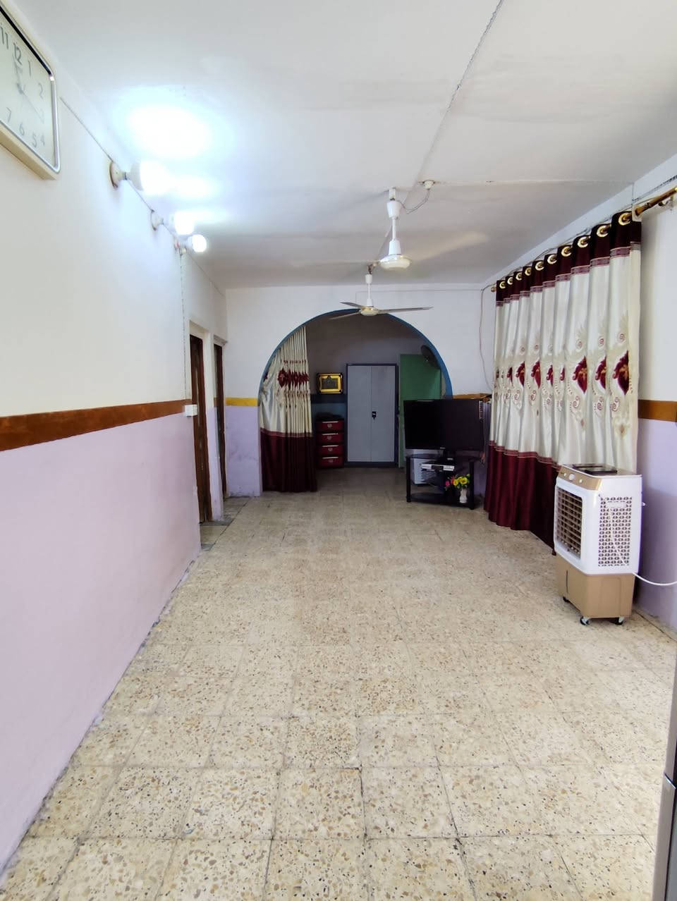 بيت للبيع مساحه 250 متر  سند25 تحويل مباشر
الموقع طهمازيه عامود 101 يبعد عن شارع العام 200 متر
جميع الخدمات متوفره

مجاري + تبليط + كهرباء + ماء + مستوصف + مدرسه

مواصفات البيت

 3غرف نوم 

استقبال

هول مساحه 10 متر

مطبخ كبير جدأ

مخزن 

حديقه عدد 2 صغار
صحيات عدد 2
حمام عدد2

طارمه كبيره 

ممر كبير 

يحتوي البيت على محل باب رزق

♦السعر مناسب جدأ♦

للستفسار اكثر

***********

***********
