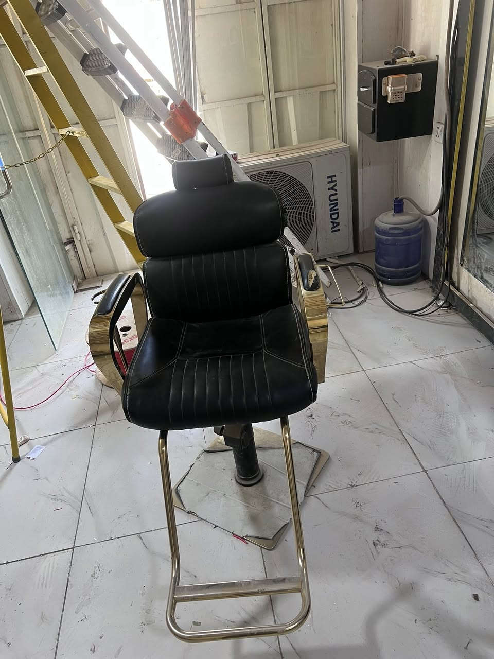 سلام عليكم .للبيع كراسي حلاقه عدد2 السعر الواحد 125 للستفسار :***********
