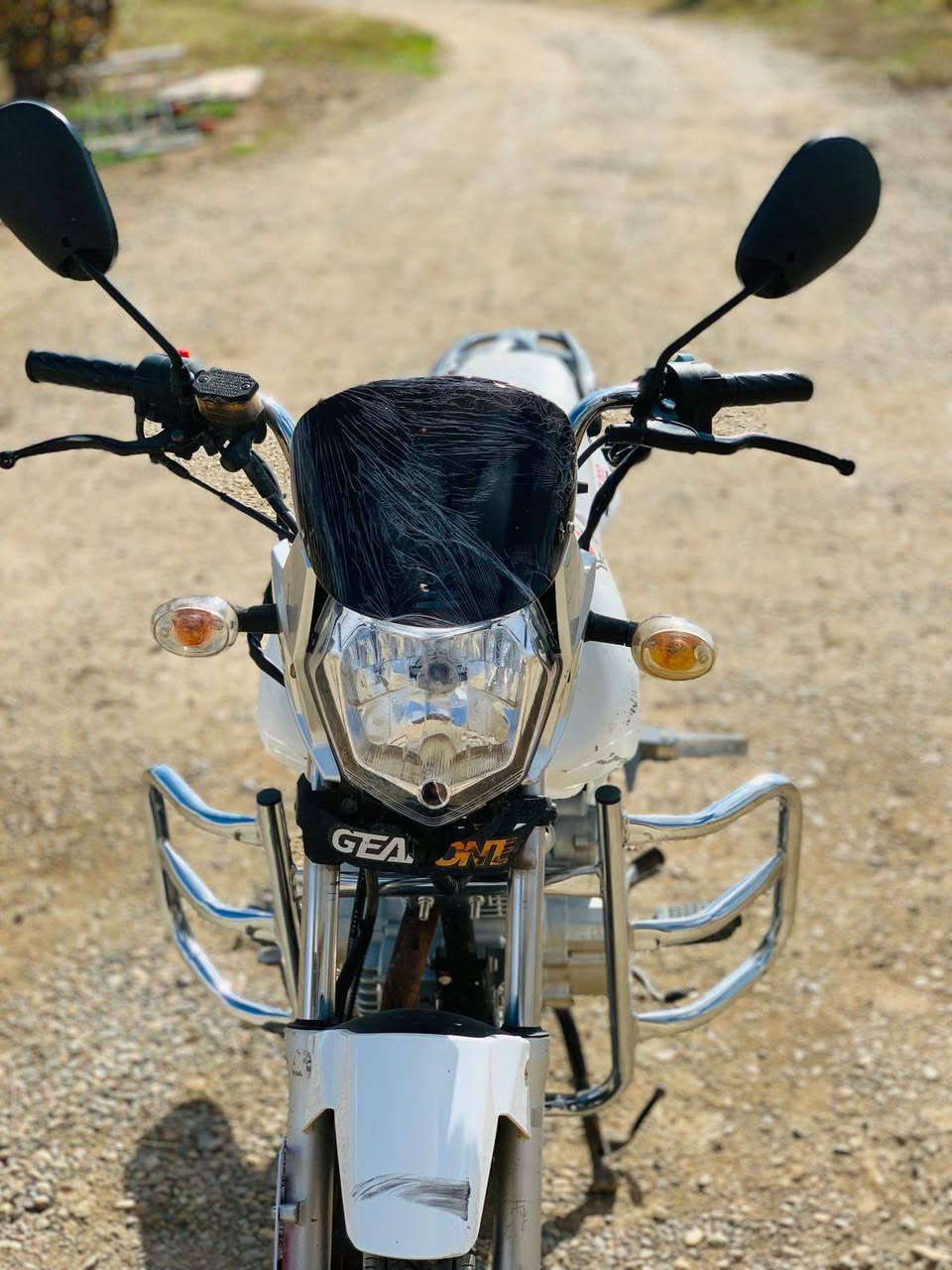 السلام عليكم دراجه MZ موديل 2017 محرك 200 مكفول تشغيل عن بعد بصمتين كهربايات كله شغاله مابي أوراق السعر 700 او بي مجال قليل اتصل وتدلل ***********
