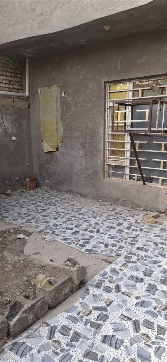 دار للإيجار مساحة ١٠٠ متر في منطقة الكوت الجديدة نزلت البترومين قرب اسواق حمادة يحتوي على غرفتين وصاله ومطبخ و صحيات خارجية للاستفسار اكثر الاتصال بالرقم ***********
