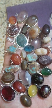 أحجار كريمة • ٣٠ قطعة • مع توصيل