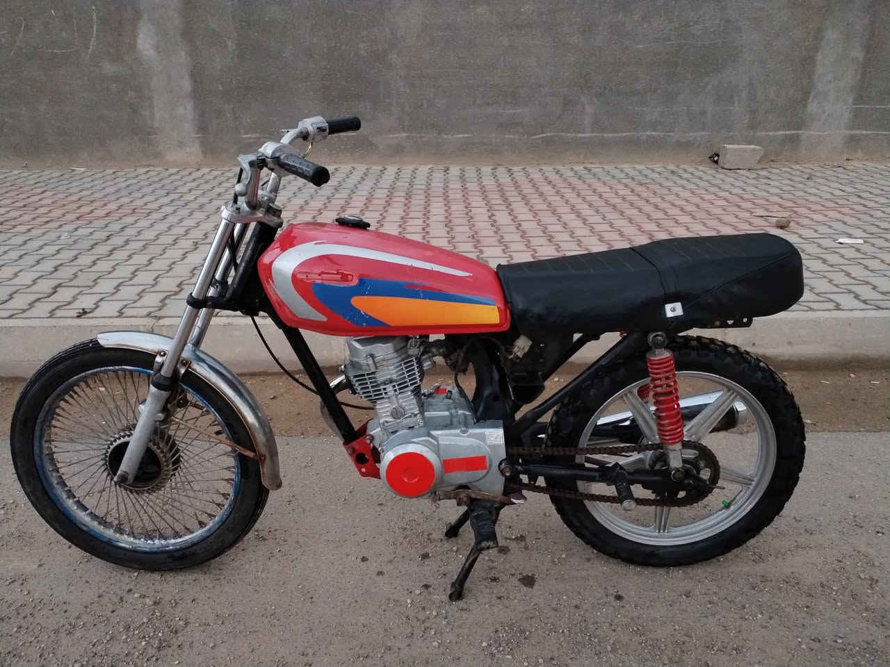 السلام عليكم دراجة أربعةكير رياضي  ضايعة اوراقها كلك مكفولة من سرقة السعر 180 الف شغالة وخير من اللة  مكاني كوت للاستفسار الاتصال على الرقم هاتف***********
