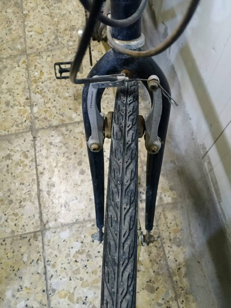 بايسكل نظيف للبيع كل نقص مابي مكاني بغداد الدوره سعره 100رقم الهاتف ***********
