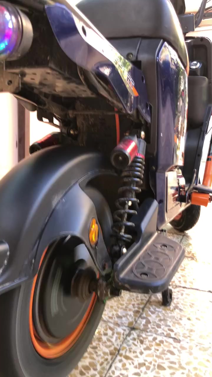 عندي هذا الماطور الشحن R9نضافه فول شرط البطاريات شرط عقل ملف شرط ماطور دمعه شرط موصفات فول السعر 450 وبيه مجال للشراي الامو شراي لا يدخل خاص ماطور جديد ما مستخدم شهر مكاني موصل حي المحاربين قرب مسبح الابراج الرقم ***********
