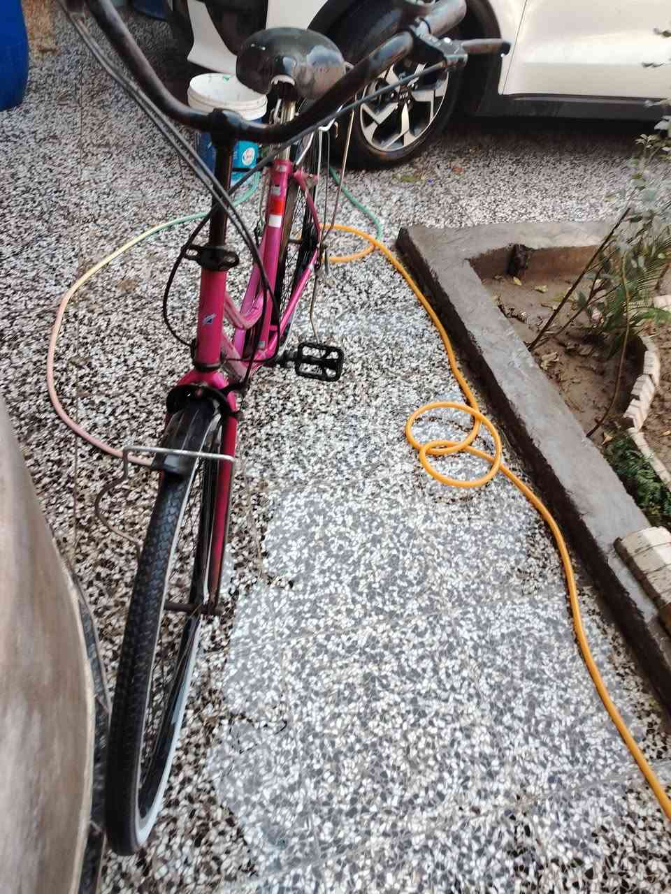 سلام عليكم  بايسكل  البيع حجم 26 نضافه 80 ماكاني بغداد  العبيدي   زوج تاير جديد جوب جديد  رقم الهاتف  ***********
