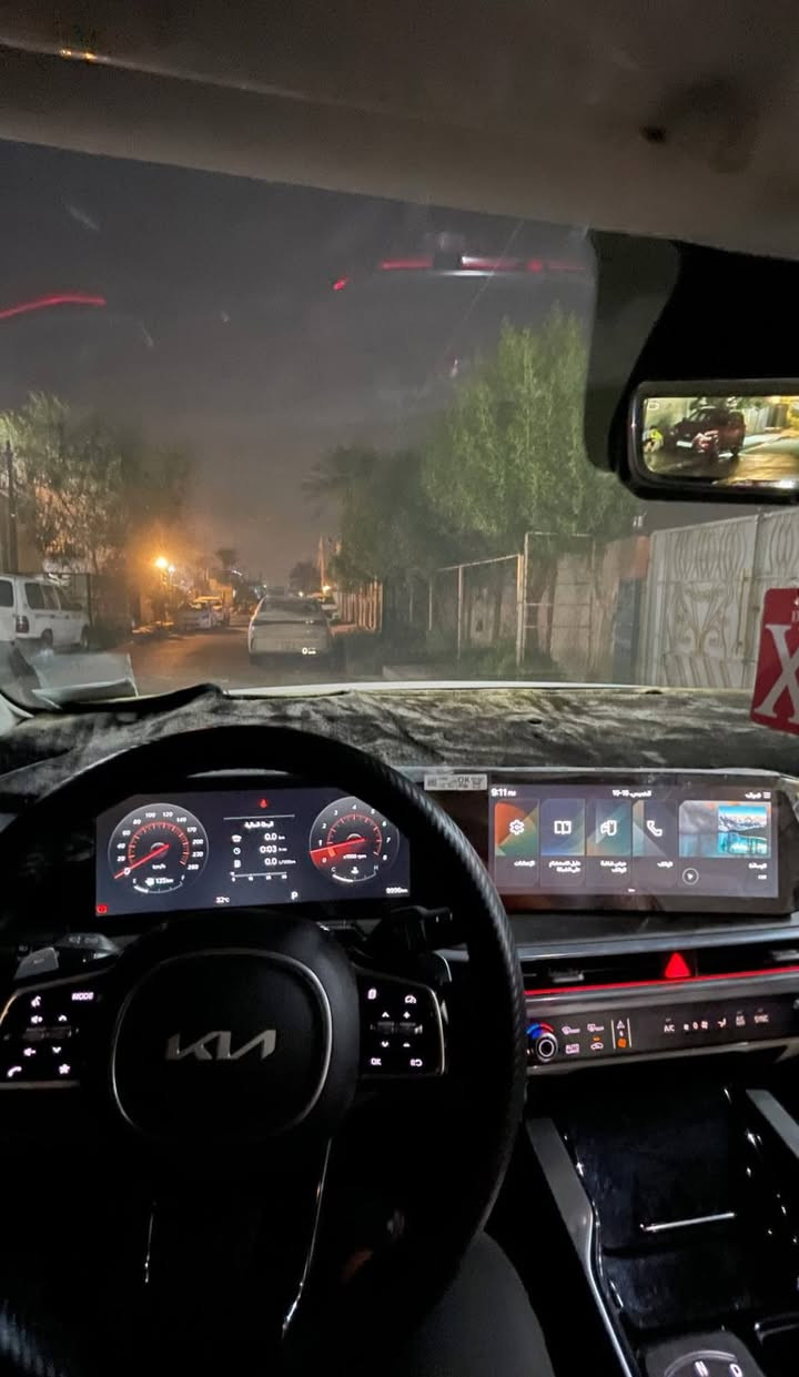 كيا سورنتو 2025 V6
القوة والفخامة 💎
رقم بغداد إنكليزي 

🔹 المحرك:
▪️ 3.5 لتر V6 تنفس طبيعي
▪️ قوة تقارب 290 حصان 
▪️ ناقل حركة أوتوماتيك 8 سرعات
▪️ نظام سحب أمامي 
كير ماوس
سايد بريك كهرباء
أوتو هولد
نزول منحدرات
أربع سرع:
1_Eco
2_Normal
3_Sport
4_Smart
🔹 المواصفات الخارجية:
✨ تصميم جديد جريء بشبك أمامي أسود
✨ مصابيح LED أمامية وخلفية كاملة
✨ قياس الويل (20) 
✨ بانوراما 
🔹 المواصفات الداخلية:
🖥️ شاشة وسطية
🔘 تشغيل بصمة + دخول ذكي+ تشغيل عن بعد
📱 شحن لاسلكي للموبايل
🧭 عدادات ديجيتال كاملة
ألوان لد داخلية متغيرة
🔹 أنظمة الأمان:
🅿️ حساسات أمامية+حساسات خلفية+دبل كاميرا
⚠️ مثبت سرعة ذكي+أوامر صوتية 

SUV عائلية فخمة… قوة وأمان ومساحة واسعة تناسب السفر والاستخدام اليومي ✈️

🔥السياره كفالة عامة
..
.. 
ملاحظة:السيارة بيها فطر بالجامة الأمامية ما مبين 
..
.. 
💰 السعر 325 ورقة 
 ........... 
بغداد_الدورة📍
............ 
الرقم:***********
