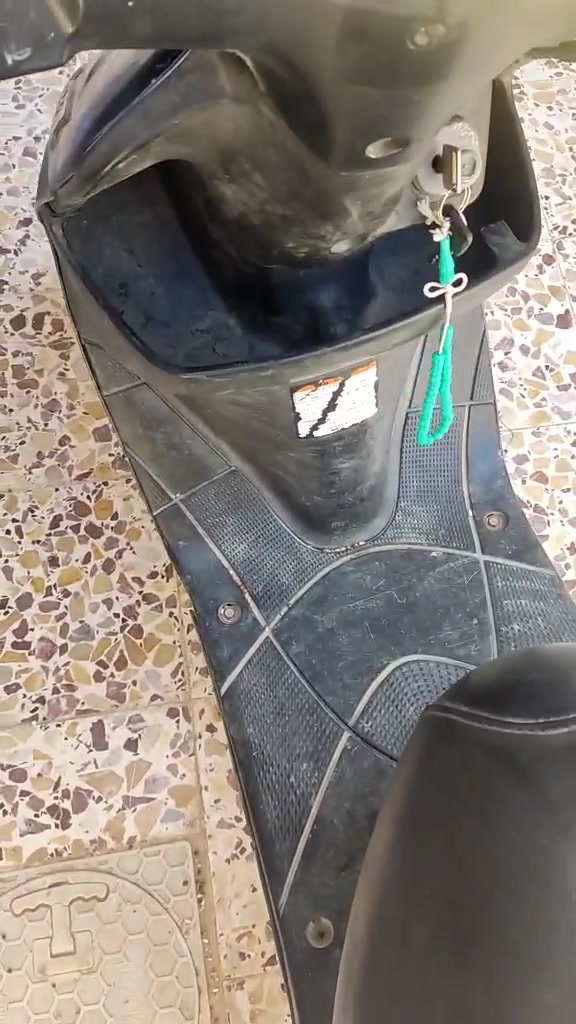 ذبانه اطيهه بانزين وتخمد يرادله تنضيف كابريته ومكينه ما مفتوحه صوت صالنصه لقفيص طاك بيه كهربايات كلهن شغاله بس يرادله باتري
المكان حي العسكري السعر 160..... 
ذبانه اطيهه بانزين وتخمد يرادله تنضيف كابريته ومكينه ما مفتوحه صوت صالنصه لقفيص طاك بيه كهربايات كلهن شغاله بس يرادله باتري ***********
