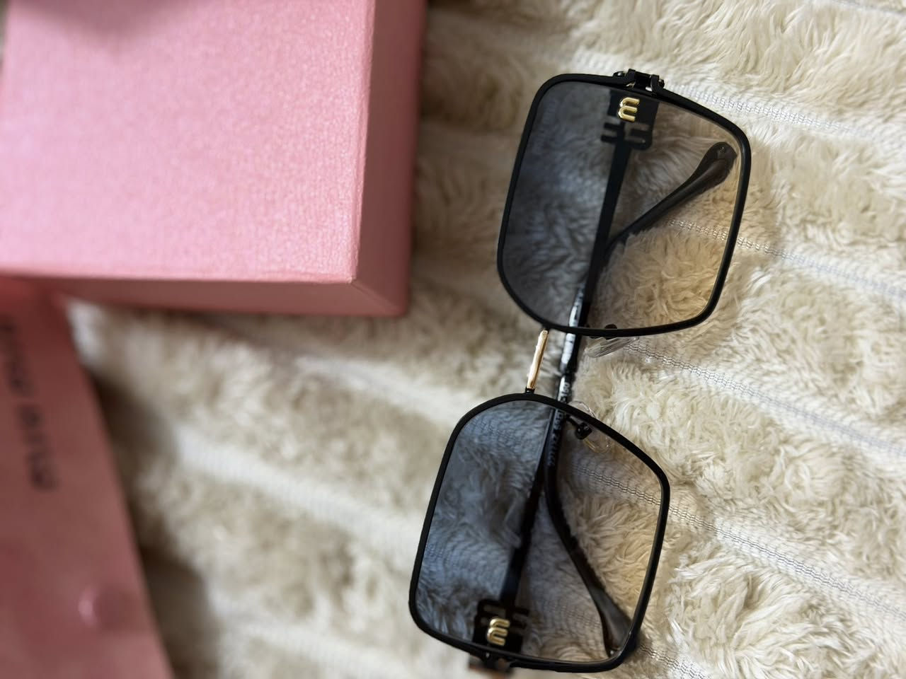 نضارات ماركه اميو اميو مختمه مع كامل لملحقات


**إذا كنت صاحب هذا الإعلان وتريد حذفه لأي سبب، رجاءا أرسل رسالة إلى الدعم الفني**