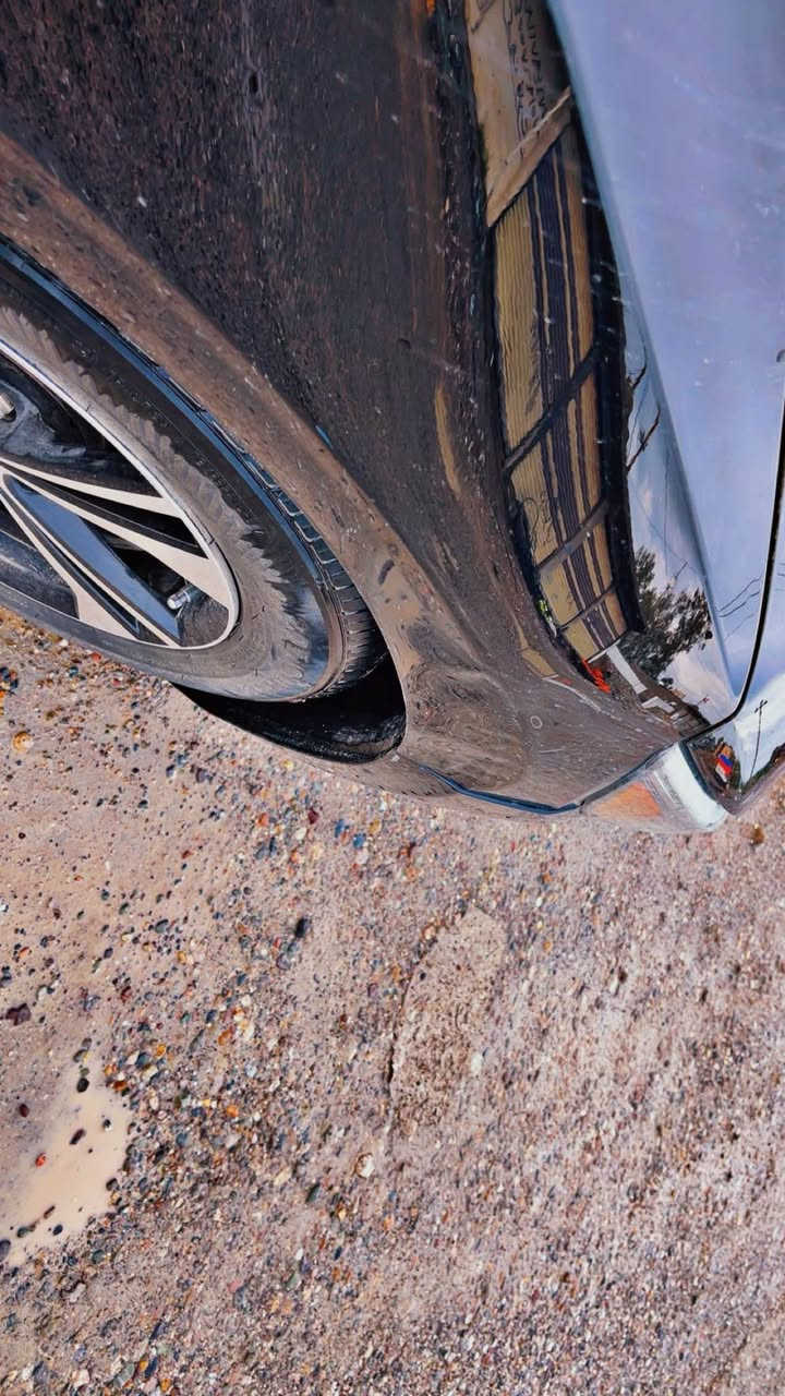 Nissan Sentra 2021 SV Special
تایبەتمەندییەکان:
• مۆدێل: 2021
• جۆر: SV Special (فول مواسەفات، تەنها سلاید نییە).
• ڕۆیشتوو: 81 هەزار کیلۆمەتر.
• بزوێنەر و گێر: هەموو شتێکی بیلادییە و دەستکاری نەکراوە (تەنانەت پلاک و نۆزڵیشی).
• تایە: چوار تایەی نوێی لەسەرە.
مواسەفاتە ناوخۆیی و تەکنەلۆژییەکان:
• بەسمە و شەغالی بیلادی.
• کوشن هیتەر (گەرمکەرەوەی کوشن).
• شاشە و سیستەمی Apple CarPlay.
• دەبڵ کۆمپریسەر.
• ڕاداری پێش و پشت.
• وێڵ کەپ.
باری دەبەدەنی (Body):
• بێ بۆیاغ: تەنها یەک بست ناو دەرگای سکنی سبوغە.
• بێ ژوورێ و بێ ئێرباگ: ئۆتۆمبێلەکە زۆر پاکە و ژوورەوەی نەگرتووە، ئێرباگەکانی نەتەقیوە.
تێبینی زۆر گرنگ:
• ئۆتۆمبێلەکە دوو ساڵە لای خۆمە و بە ناوی خۆمەوەیە، زۆر پاک ڕاگیراوە.
نرخی کۆتایی: 128 وەرەقە ($12,800)
ژمارەی مۆبایل: ***********

نيسان سينترا 2021 SV Special
المواصفات الأساسية:
• الموديل: 2021.
• الفئة: SV Special (فول مواصفات عدا السلايد).
• المسافة المقطوعة: 81 ألف كيلومتر فقط.
• المحرك والجير: كل شيء بلادي (حتى البلاكات والنوزلات لم يتم لمسها أو تعديلها).
• الإطارات: 4 إطارات جديدة.
المميزات التقنية والراحة:
• نظام التشغيل: بصمة وشغال (تشغيل عن بعد).
• التدفئة: كشنات هيتر (تدفئة كراسي).
• الترفيه: شاشة تدعم نظام CarPlay.
• التبريد: دبل كمبريسر (تبريد ثلج).
• الأمان: رادار أمامي وخلفي.
• المظهر: ويل كب بلادي.
حالة البدي (الصبغ والأضرار):
• الصبغ: السيارة بدون صبغ (فقط شبر واحد داخل باب الساكن مصبوغ).
• الحوادث: السيارة "بشرط" بدون داخل وبدون إيرباج (كل الإيرباجات سليمة).
ملاحظات إضافية:
• السيارة صار لها سنتين عندي وباسمي الشخصي.
• السيارة نظيفة جداً وجاهزة من كل النواحي.
السعر النهائي: 128 ورقة ($12,800).
رقم الهاتف: *********** أربيل, العراق
