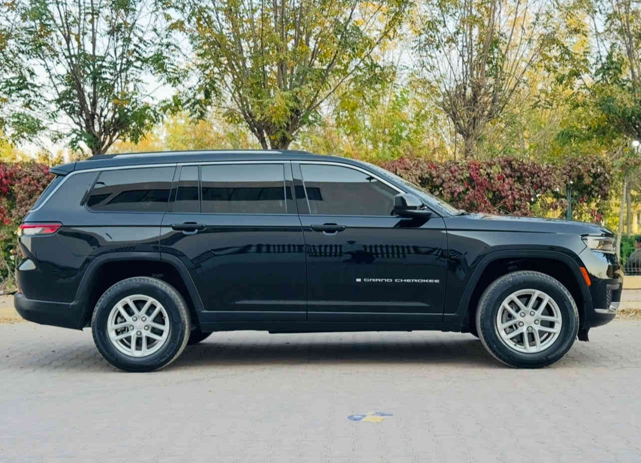 السلام عليكم 
JEEP GRAND CHEROKEE
جيب كراند شيروكي 
7راكب
لون اسود ملكي 🖤
موديل :- 2023
 محرك 6 سلندر  3600 
موصفات 
بصمة 
تشغيل عن بعد
صندوق شفط
 كشن منفصل 
 رادارات 360 درجه 
 اوتو ستوب 
 نقطه عمياء
 ابل كار بلي اوتو 
 عداد دجتال 
كامره خلفيه
سستم صوت سماعات 
 شاشه كبيره 
3 قطع تبريد 
تحديد مسار 
ماشيه 9 الف ميل
صبغ :-فقط جملغ خلفي صبغ بدون دواخل و بدون ارباك
سياره بدون رقم لازم ترقيم شمالي فقط
عنوان 📍عقرة
سعر :- 278 $ ورقة  بدون رقم 
رقم تلفون و واتساب ☎️
***********
