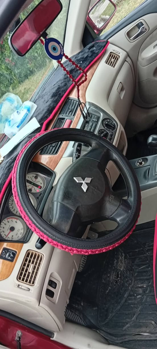 سلام عليكم لانسر مسيوبيشي 2010 شركه العامه السياره مصبوغه عام جراد وبيه ضربه يم باب الصدر فقط كير محرك 1600 تبريد صدر تخم تاير جديد سياره مناقصه اي شي ارقام جديده الدولي سنويه 2030 السعر 85 وبيه مجال انش الله مكاني العامريه رقم الهاتف *********** آسيا *********** كورك
