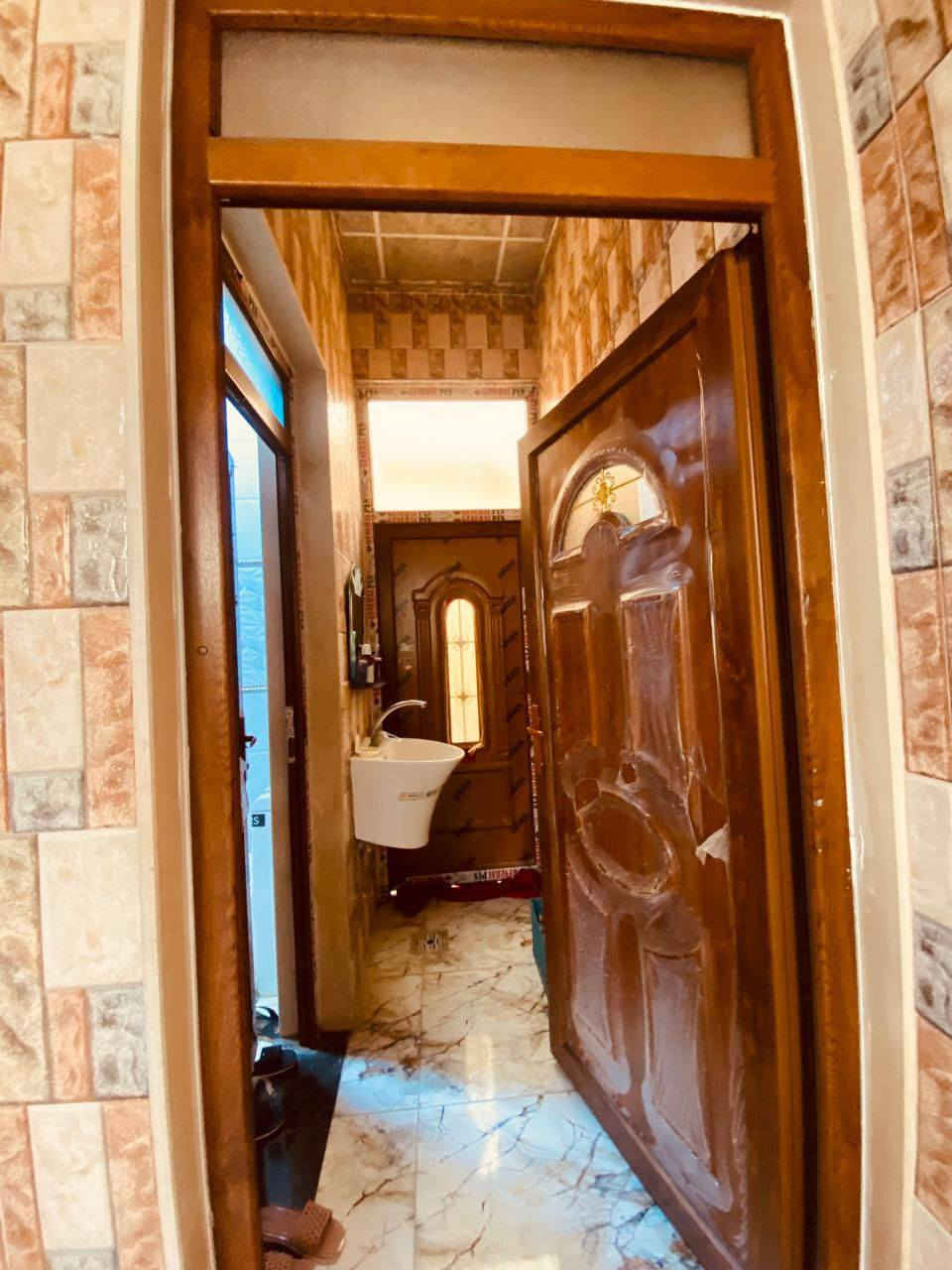 #اعلان_سكني 📒
دار للبيع حي زيونة قريب  على مول زيونة
#المساحة/  ٢٨٥ متر/
#الجبهة/ ١٤.٥ متر  /
#الطابق١//  ٢ غرفة نوم   استقبال مطبخ صالة صحيات 
#الطابق٢// ١ غرفة نوم مع بيتونة

#***********
#***********

قناة التلكرام/
https://t.me/Mosul_Realestate

موقع الانستا/
https://www.instagram.com/mosul_realestate

قناة اليوتيوب/
https://youtube.com/@mosul_real_estate

#مؤمن_للعقار 
#اعلان_تجاري
#اعلان_سكني
#الصديق #الحدباء #الكندي #البلديات #السُكر #الكفاءات #المثنى #النور #البريد #المصارف #الزهور #القادسية #الايمن #الايسر 
#الموصل
#نينوى
#العراق
