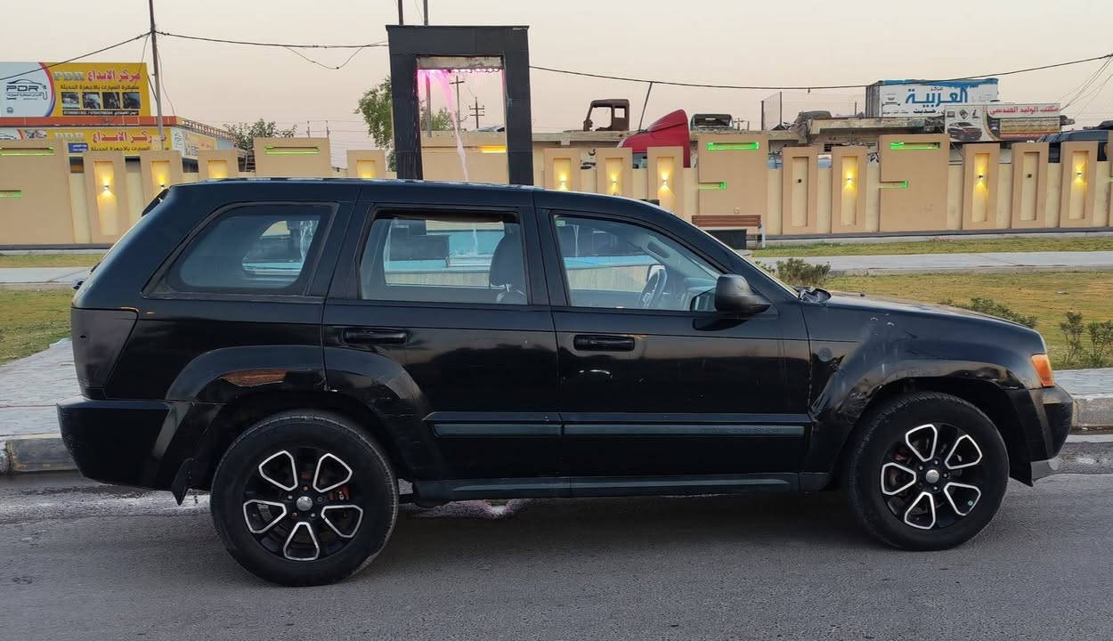 السلام عليكم
لاريدو ٢٠٠٨ 
تو، ويل محرك ٦_٣٧٠٠ 
رقم بغداد انكليزي، تحويل 
السعر ٦٥ 
***********
