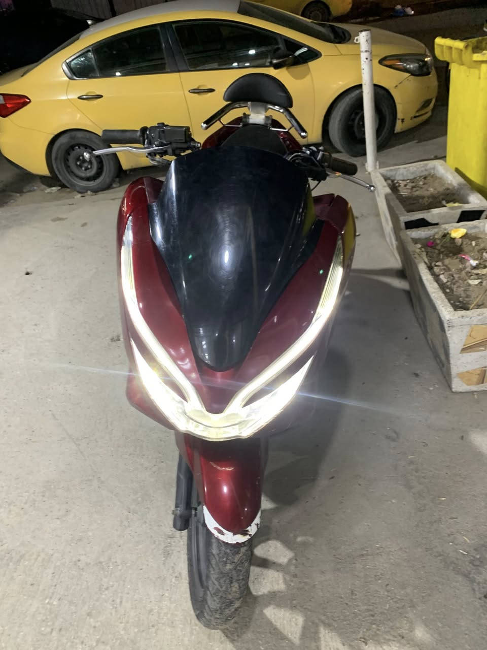 السلام عليكم PCX  جيل الثالث لون احمر دم الغزال دراجة ماشية 31  كلش جديدة مكينة خرسة ترايك للبصره
السعر 13$  وبيها مجال مكاني بغداد
***********
