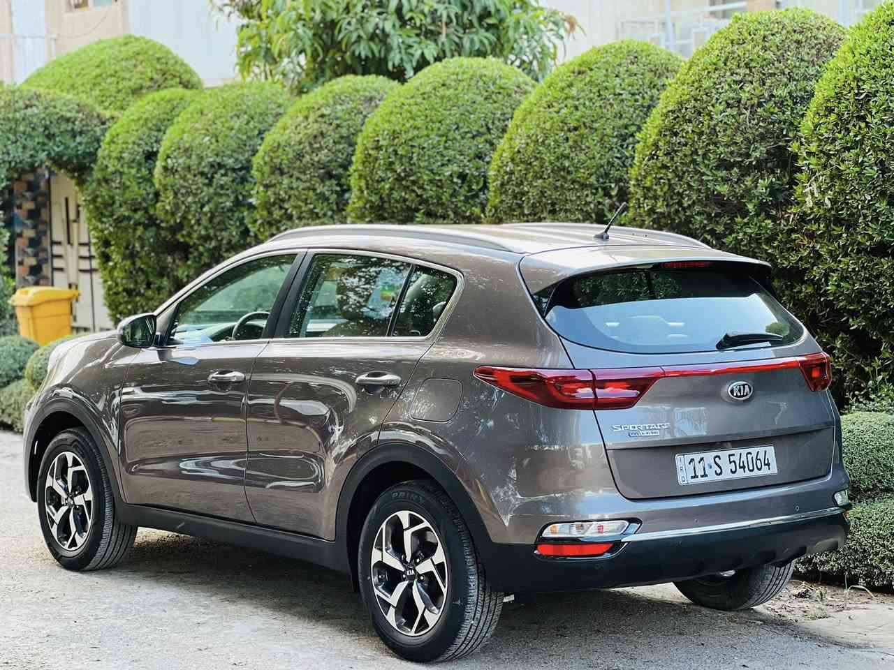 السلام عليكم سبورتج خليجي 2021 كفالة السعر 188 وبيه مجال رقم بغداد تحويل مباشر لون بني مكينه 2000 دوش تبريد ثلج صدر امامي خلفي جديد الداخل لونين تبريد قطعتين تخم تاير جديد سياره جاهزة الكير والمكينة على وضع شركة كفالة مكاني بغداد *********** غير متواجد على النت
