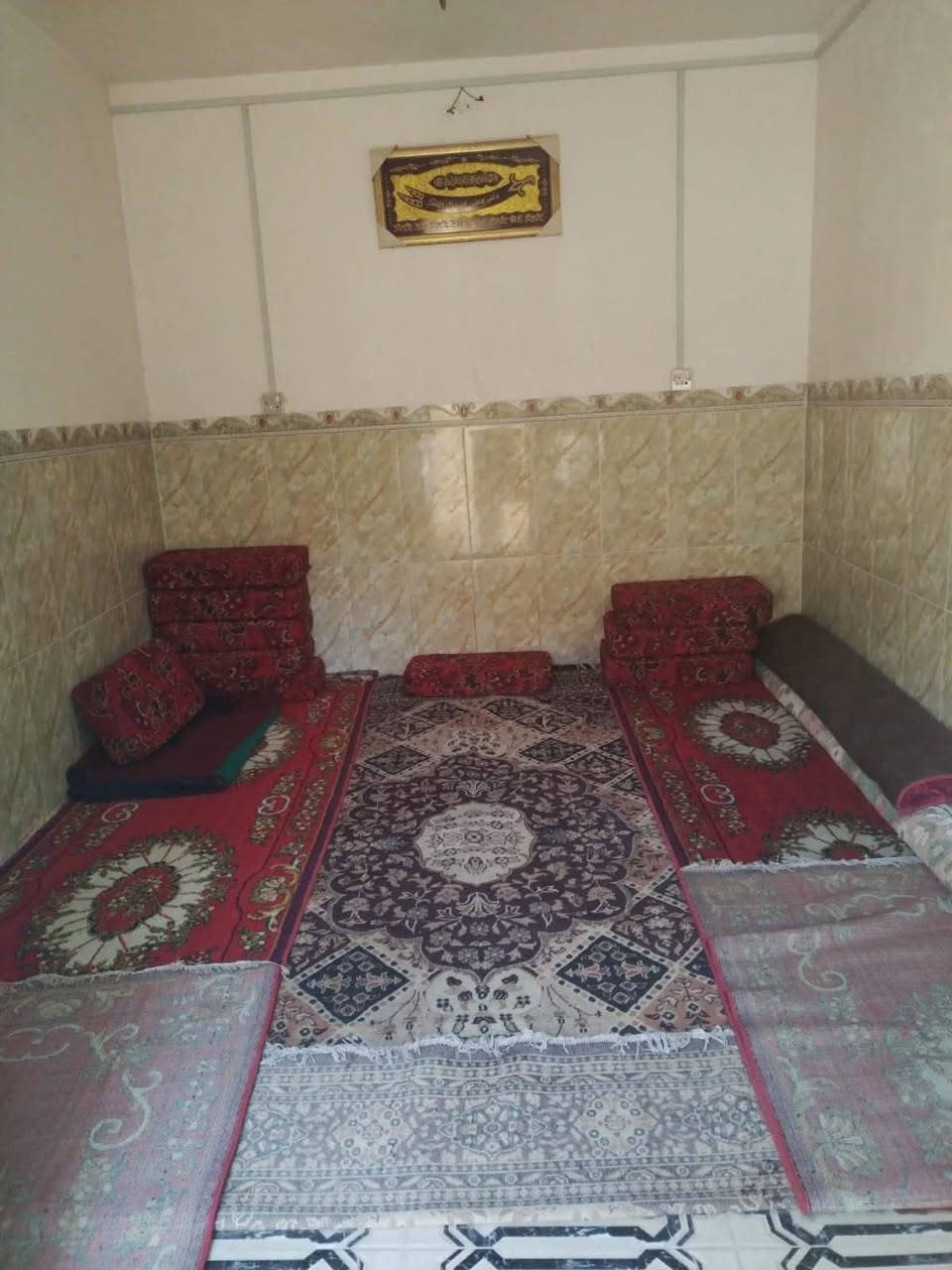 بيت الشعلة 
مساحة ٦٥ واقع حال ١٠٠ مربع
غرفتين صاله استقبال مطبخ صحيات تفاصيل خاص


**إذا كنت صاحب هذا الإعلان وتريد حذفه لأي سبب، رجاءا أرسل رسالة إلى الدعم الفني**