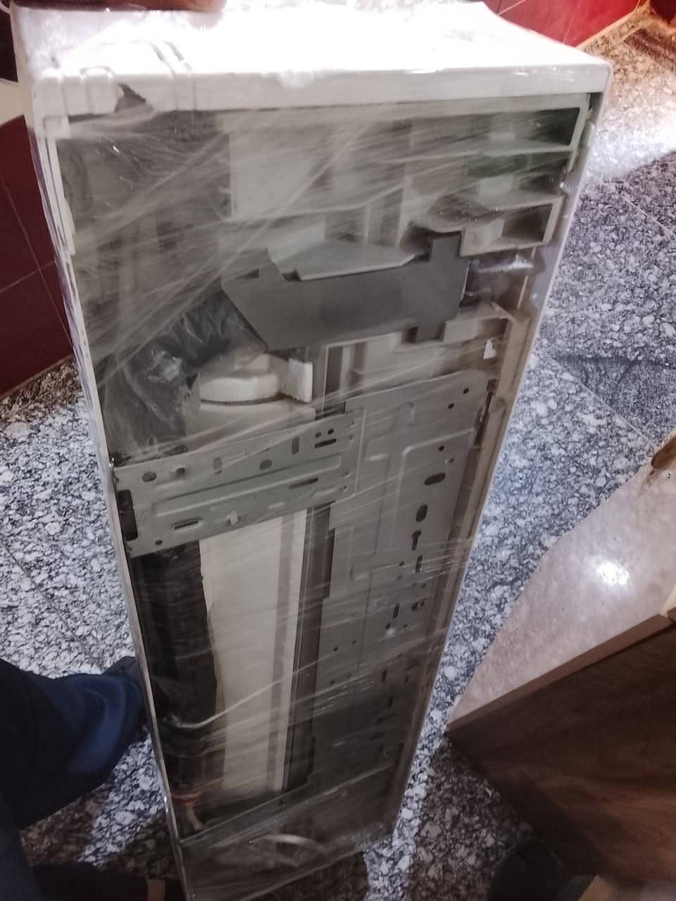 2طن توسوت قطعه داخليه فقط ب200الف*********** بغداد
