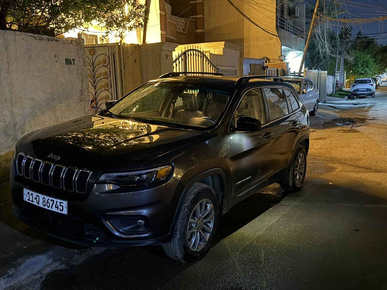 جيب شيروكي موديل 2022 
( مكينة كاسرة بستم ) 
محرك 2000 توربو 
مواصفات لاتيتود فول عدا الفتحة 
ماشية 40 الف 
سنوية بأسمي 
صور الحادث مرفقة بالمنشور 

السعر المطلوب 112$
تواصل واتساب *********** 
مكان السيارة بغداد
