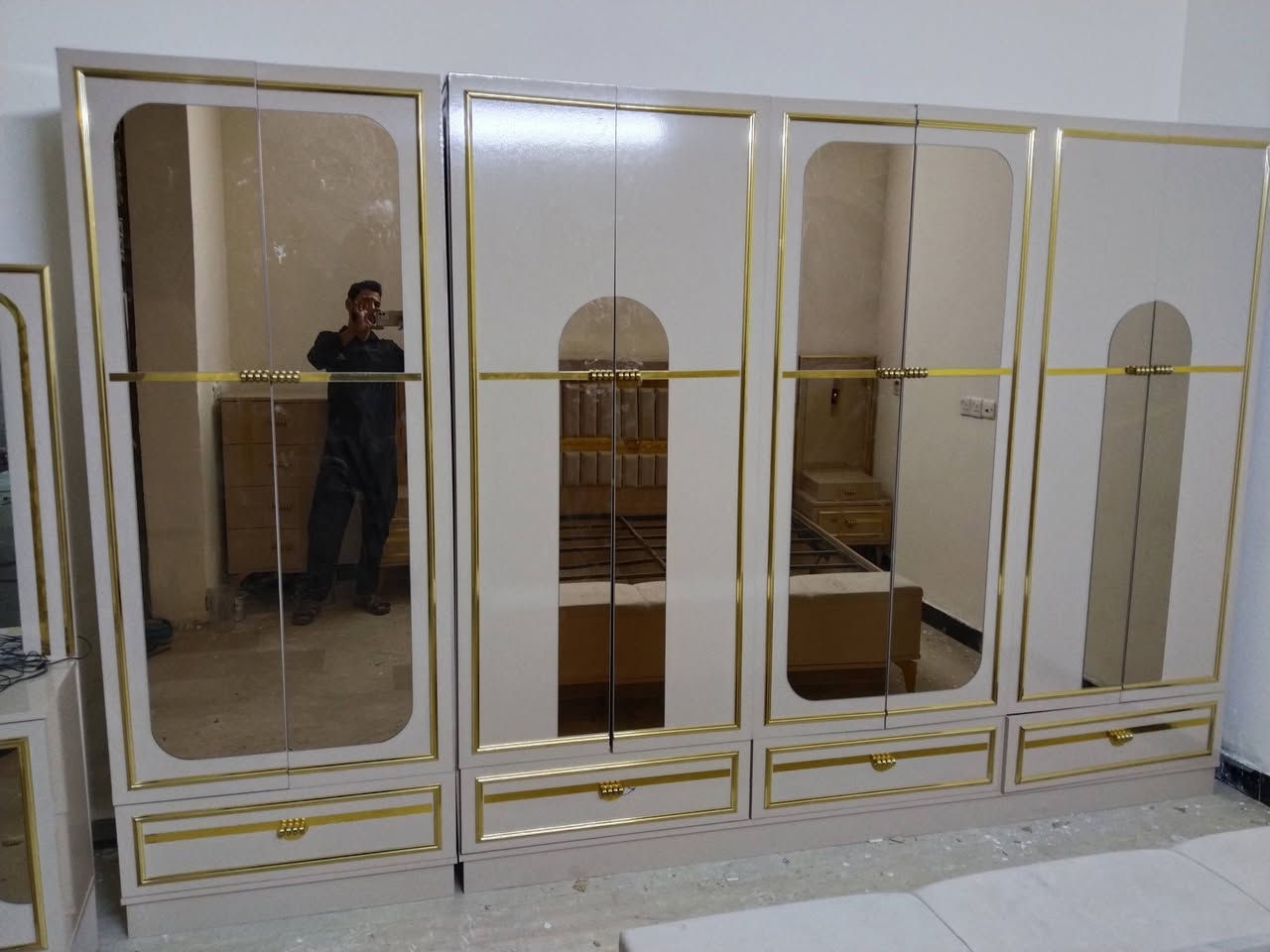 شغل نظيف، سريع، وبضمانة! 👋🛠️

إذا اشتريت غرفة نوم جديدة وحاير بتركيبها، أو تريد تنقل وتفك غرفتك القديمة، وتدور على نجار يضبط الشغل؟ احنا بخدمتك!خدماتنا تشمل:🔨
 فك وشد غرف النوم بجميع موديلاتها (حديث وكلاسيك).🔨 شد وتركيب كافة أنواع الأبواب بدقة متناهية.🔨 سرعة في الإنجاز وأسعار ترضي الجميع.
تواصل معنا الآن ورتب موعدك:📱 رقم الهاتف: [ ***********]📩 أو ارسل لنا رسالة مباشرة على الخاص.
أو الواتساب. جميع مناطق بابل
