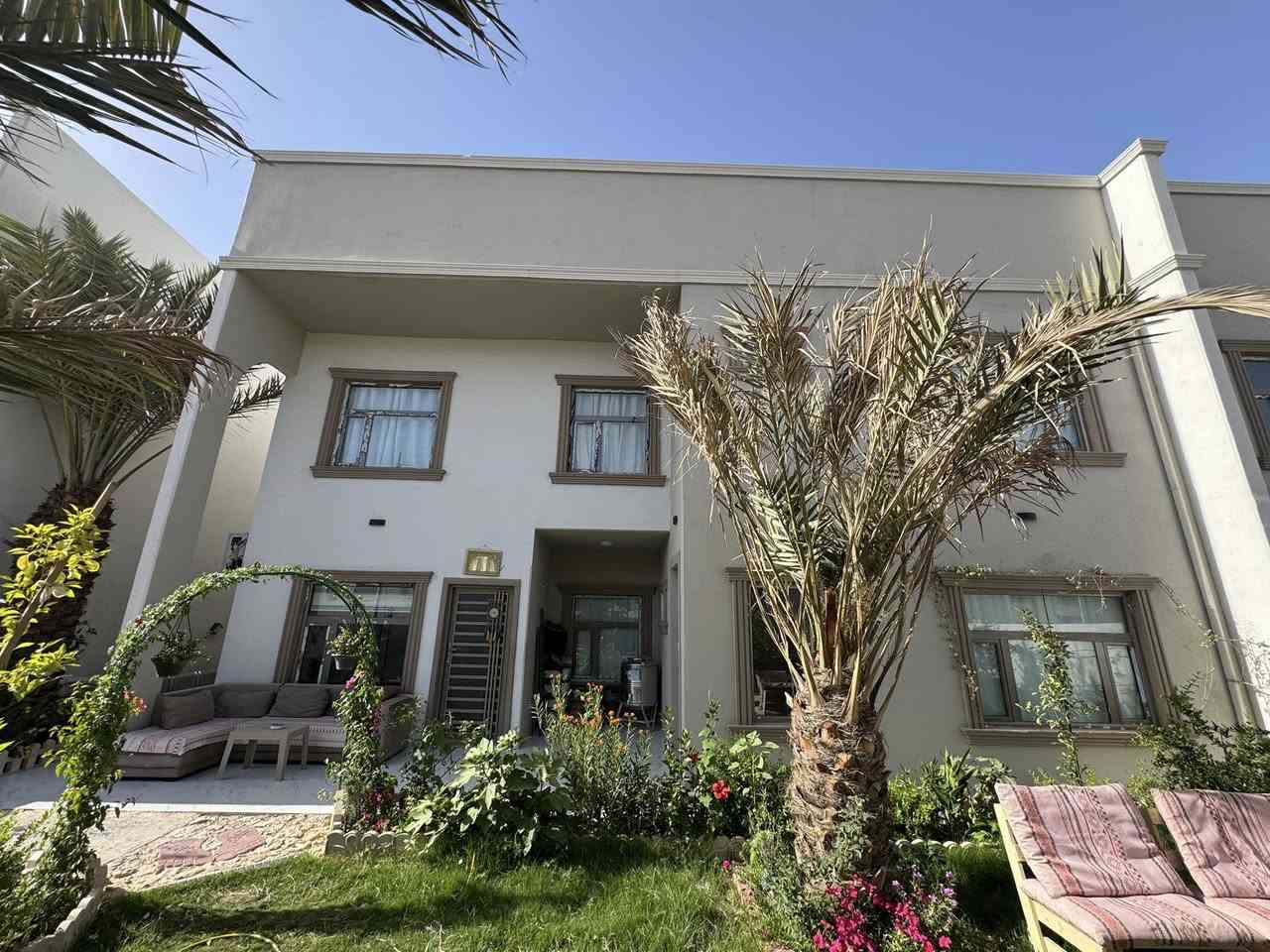 دار جميل في مجمع الأميرات الثانية السكني 
في محافظة النجف الأشرف 📍
في العراق 🇮🇶

مساحة 300 م طابقين اربع غرف نوم
مربع ثالث موقع مميز جداً قريب المدخل الرئيسي للمجمع

للسعر اكتب / تم /تجيك تفاصيل كاملة
للعقار وسعره 🔴

تواصل مع موظفين المكتب التسويقي لعقارات سيد سامي
*********** / ***********

الفرع الاول 1️⃣ : قرية الغدير الثانية المدخل الاول (مدخل الأميرات) بلوك 17 دار 6 📍

الفرع الثاني 2️⃣ : قرية الغدير الثانية
مدخل المول ركن مول هافانا ماركت 📍
نتشرف بكم
