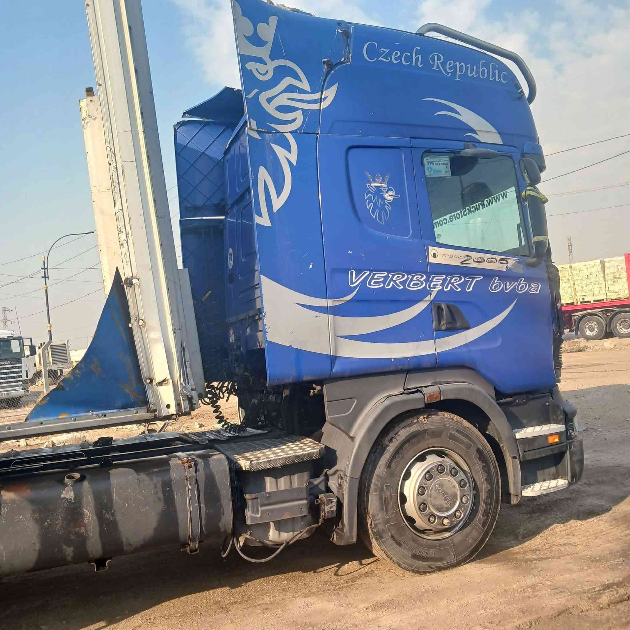 للبيع سكانيا راس و عربانه 2005 سليمانيه  كير مكينه اكسل كفاله سنويه 27 جوبلس أمامي سياره جاهزه للشغل الاستفسار الاتصال على الرقم ***********
