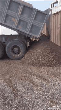 يوجد مواد بناء كافت مواد بناء 
حمل فول.                طن سمنت ٩٥
تك رمل ١٤٠.                تك حصو ١٥٥
كنتر رمل ٤٠.               كنتر حصو ٤٥
كنتر مغربل ٥٠.            كنتر سبيس ٤٠
كنتر زميج 20.             كنتر تراب حلو ١٥
للاستفسار على هذا الرقم
***********

***********
