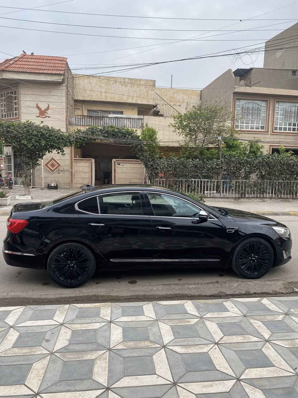 السلام عليكم مكلف بالنشر
🚗 كيا كادينزا 2020  
📍 رقم بغداد  

💰 السعر: 155 ورقة (بيها مجال بسيط)  

✨ أهم المواصفات:  
✔️ محرك 6 سلندر 
✔️ شاشة كبيرة + نظام ملاحة  
✔️ كاميرا خلفية + حساسات  
✔️ بصمة تشغيل + دخول ذكي  
✔️ جلد + تبريد وتدفئة مقاعد  
✔️ مثبت سرعة + تحكم ستيرن  
✔️ أنظمة أمان متكاملة  

🔸 الملاحظة: باب خلفي مبدل  

📞 للحجز والاستفسار: ***********  
📌 مكلف بالنشر غير متواجد على الفيس
